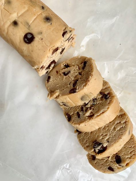 Edible Cookie Dough Log (sugar free, keto, low carb) - lilsipper Greek Yogurt Edible Cookie Dough, Low Sugar Cookie Dough, Gd Recipes, Dinner Recipes Low Carb, Cookie Dough Yogurt, Pillsbury Cookie Dough, Protein Powder Cookies, Keto Cookie Dough, Cookie Dough Dip