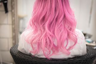 Pink Under Hair, Lob For Thick Hair, Bubble Gum Pink Hair, Shoulder Length Bob With Layers, Subtle Caramel Highlights, Trendy Bob Haircuts, Shoulder Length With Bangs, Bubblegum Pink Hair, Bob With Layers