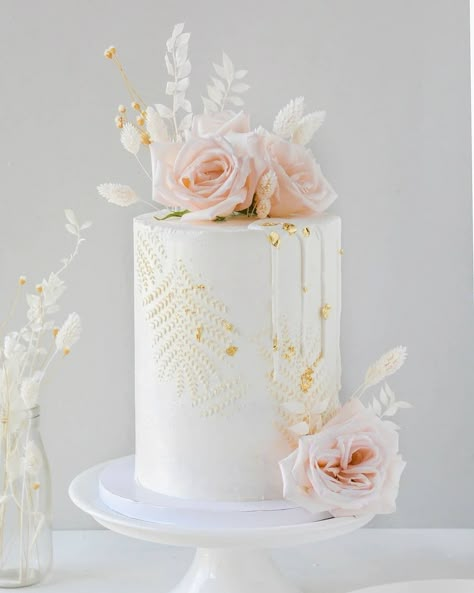 Elegant 70th Birthday Cakes For Women, Elegant Cake Ideas, Art Party Cakes, Elegant Cake Design, Single Tier Cake, Fantasy Cake, Beautiful Cake Designs, Elegant Birthday Cakes, Fresh Flower Cake