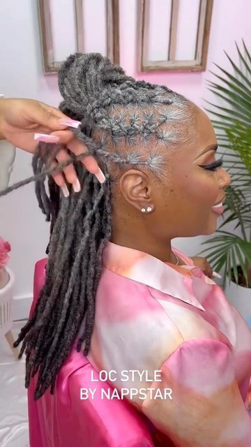 VoiceOfHair ®️ on Instagram: "Loc’d + Loaded 😍🔥 Loving this twisted ponytail on locs by @nappstar_nyc on @locdnlettos 👏🏾 There’s something so beautiful about silver hair 🤍 Isn’t this stunning? If you’re obsessed with healthy hair click the link in our bio🛍 #voiceofhair⁣ #locstylesforwomen #greyhairdontcare #ponytail #nychairstylist" Styles Short Locs, Styles Locs, Dread Styles, Grey Hair Don't Care, Short Locs, Hair Styles Short, Short Locs Hairstyles, Twist Ponytail, Dreads Styles