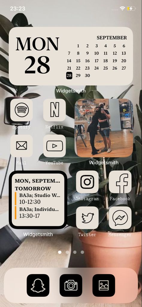 Apple Phone Screen Layout, Cool Iphone Screen Layout, Wighetsmith Iphone, I Phone Widgets Ideas, Iphone Wigit Ideas, Best Widgets For Iphone, Aesthetic Phone Widgets, Cute Iphone Home Screen Layout, Apple Home Screen Layout