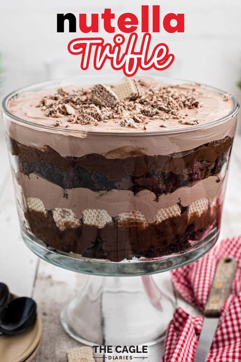 German Chocolate Trifle Desserts, Thanksgiving Recipes Dessert Trifle, Kit Kat Trifle, Fall Trifle Desserts, Nutella Poke Cake, Dessert Trifle Recipes, Birthday Trifle, Nutella Trifle, Christmas Trifles