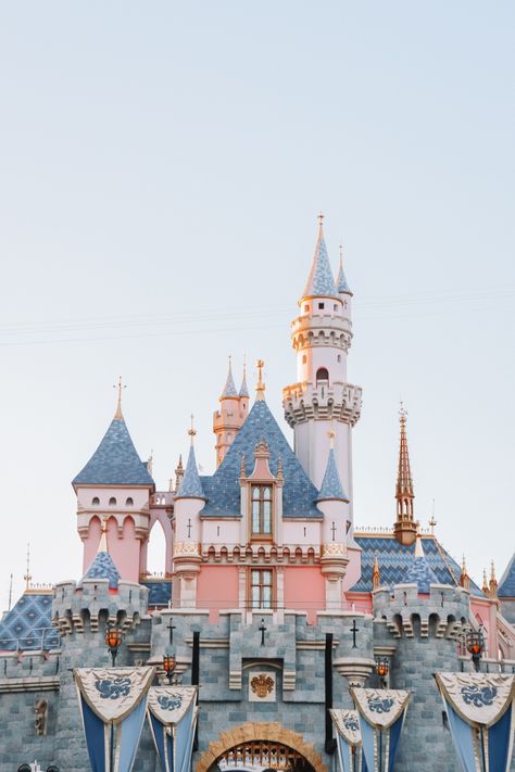 Disneyland Castle Aesthetic, Disneyland California Castle, Disney Moodboard, Disney Castles, Park Aesthetic, Disneyland Castle, Castle Aesthetic, Disneyland California, Disney Castle