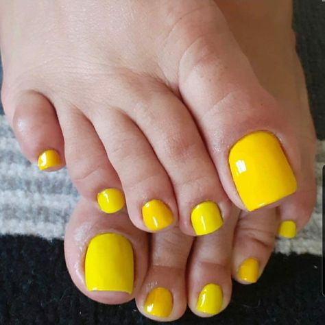 Yellow Toe Nails, Red Toenails, Feet Nail Design, Summer Nail Polish, Yellow Nail, Pretty Nail Polish, Toe Nail Color, Pretty Toe Nails, Nail Color Trends