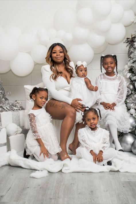 christmas photoshoot, family photoshoot, family photography, christmas party, mommy and me Mother And Daughter Christmas Photoshoot, Christmas Photoshoot Family, Christmas Family Photoshoot, Mother Daughter Fashion, Photoshoot Family, Photography Christmas, Holiday Photoshoot, Christmas Portraits, Daughter Christmas