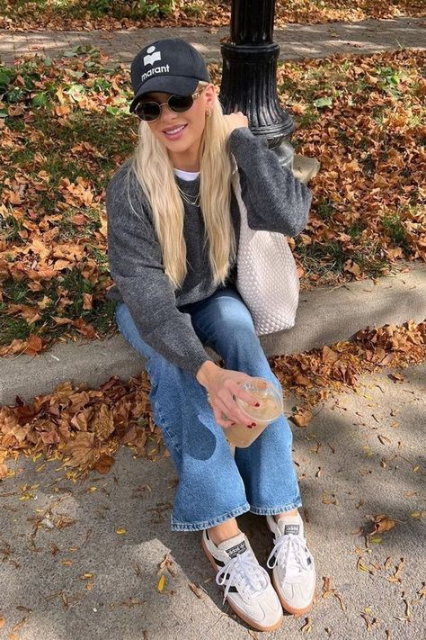 Fall Outfits Old Money, New York Fall Outfits, Fall Outfit Jeans, Jeans And Sneakers Outfit, Modest Fall Outfits, Fall Office Outfits, Running Errands Outfit, Errands Outfit, Casual Fall Outfit