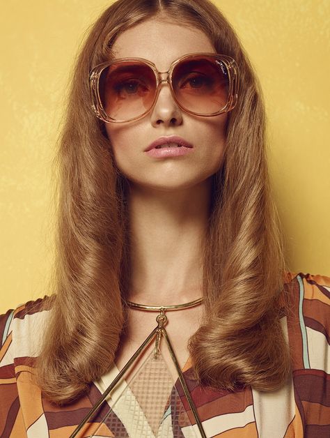 Chic Anni 70s': Iris Van Berne By Hong Jang Hyun For Glamour Germany March 2015 Retro Sunglasses 70s, Photography 70s, Summer Magazine, 70s Glasses, 70s Sunglasses, Big Glasses, Retro Eyeglasses, 70s Glam, Casual Attire For Women