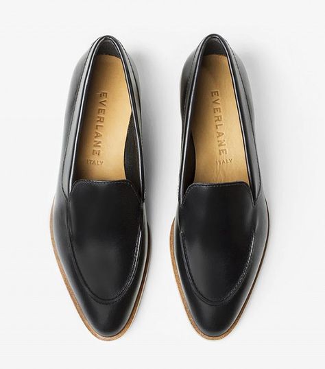 How To Wear Loafers Women, Womens Black Loafers, Comfy Travel Shoes, How To Wear Loafers, Chic Minimalista, Loafers Outfit, Era Fashion, Women Loafers, Everlane Shoes