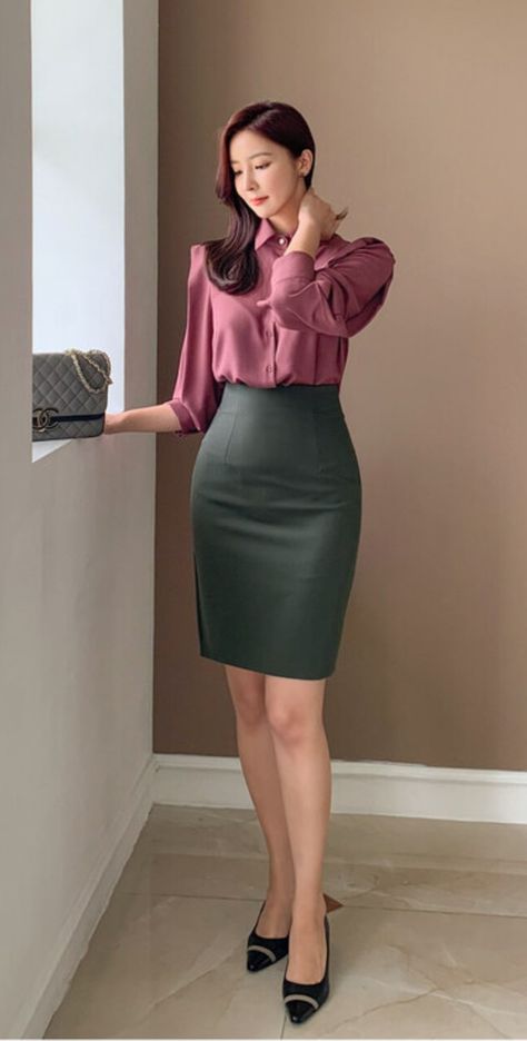 Office Wear Dresses, Secretary Outfits, Girly Style Outfits, Rok Mini, Office Outfits Women, Feminine Outfit, Girls Fashion Clothes, Office Lady, Office Outfits