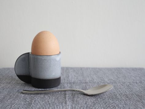 Egg Cup Holder, Ceramic Egg Cup, Ceramic Egg Holder, Egg Cups Holders, Ceramic Egg Cups, Ceramic Egg, Porcelain Eggs, Keramik Design, Diy Pottery