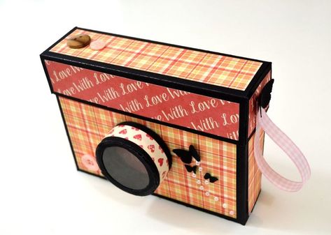 Diy Crafts For Boyfriend, Scrapbooking Tutorial, How To Make Camera, Photo Album Gift, Diy Gifts For Girlfriend, Scrapbook Patterns, Diy Camera, Paper Craft Videos, Amazing Crafts