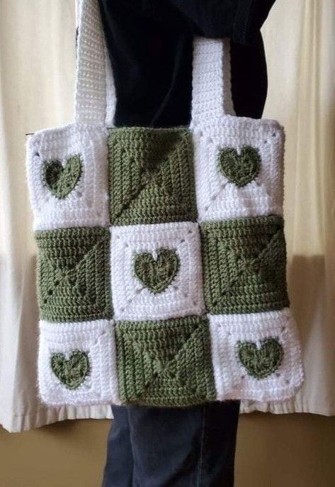 Small Granny Square Pattern, Mode Crochet, Crochet Business, Trendy Crochet, Kawaii Stuff, Crochet Design Pattern, Kawaii Crochet, Beginner Crochet Projects, Crochet Handbags Patterns