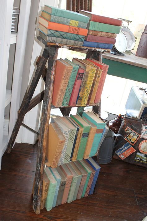 Vintage Market Booth, Antique Store Displays, Vintage Booth Display, Vendor Booth Display, Coffee Ring, Antique Booth Displays, Books Pictures, Antique Mall Booth, Southern Vintage