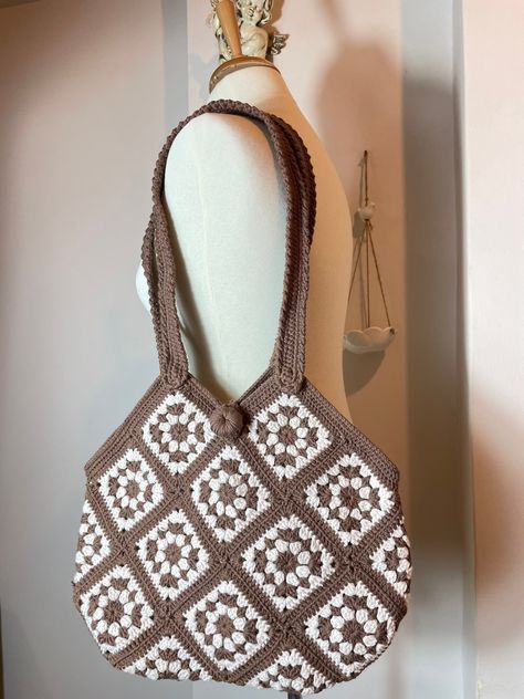 Granny Square Brown, Hobo Bag Crochet, Granny Square Crochet Bag, Square Crochet Bag, Sac Granny Square, Easy Granny Square, Granny Pattern, Boho Purse, Crochet Christmas Gifts