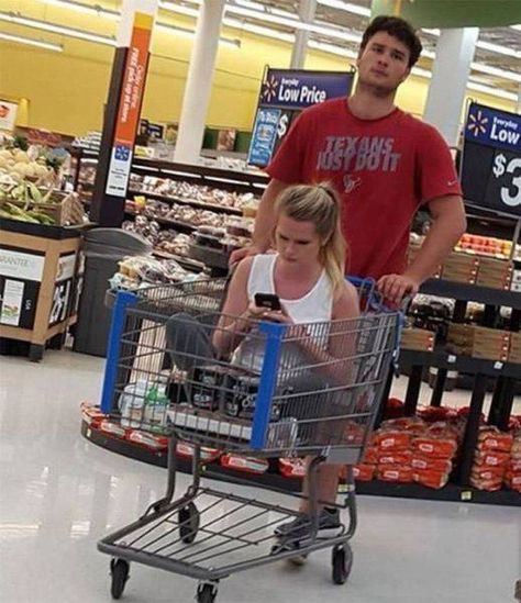 Meanwhile In Walmart, Perspective Photos, Fun Images, Cooking Set, Crazy People, Kids Pictures, Funny Animal Videos, Funny Animals, Cool Photos