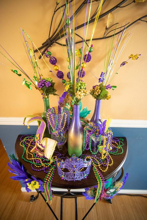 Mardi Gras Decorations – Perfuzion Mardi Gras Indoor Decorations, Mardis Gras Decorations, Mardi Gras Birthday Party Decorations, Mardi Gras Photo Booth, Mardi Gras Mantle Decor, Mardi Gras Party Decor, Mardi Gras Centerpieces Diy, Carnaval Decoration, Mardi Gras Table Decorations