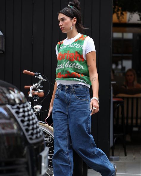 Dua Lipa Outfit Casual, Dua Lipa Outfit, Social Media Cleanse, Sweater Vests, Vest Outfits, Dua Lipa, Models Off Duty, Celebrity Outfits, Casual Street Style