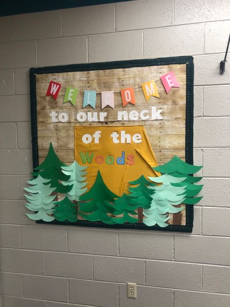 Classroom Door Adventure Theme, Mountain Bulliten Board Ideas, Outdoor Theme Bulletin Board Ideas, Tree Theme Classroom Ideas, Pine Tree Classroom Decor, Forest Themed Bulletin Boards, Woodland Theme Door Decoration, Woodland Kindergarten Classroom, Forest Daycare Theme