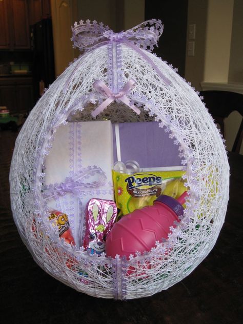 Egg Shaped Easter Basket Made from String String Easter Basket, Homemade Easter Baskets, Diy Fantasia, Creative Easter Baskets, Diy Costumes Women, Easter Egg Basket, Fun Easter Crafts, Diy Costumes Kids, Diy Kostüm