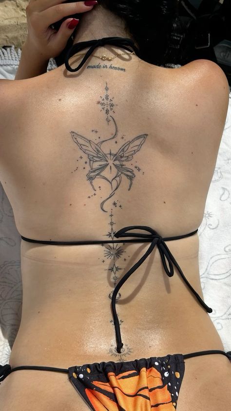 Middle Spine Tattoo, Middle Chest Tattoos For Women, Back Tats Women Spine Tattoos, Spine Tattoo Black Women, Women Back Tattoos Spine, Cool Spine Tattoos For Women, Back Spine Tattoo Women, Tattoos For Women Spine, Women Spine Tattoo Ideas