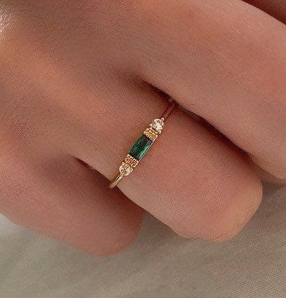 Emerald Green Ring, Green Emerald Ring, Green Ring, Tiny Rings, Green Rings, Zierlicher Ring, Ring Stacking, Hande Ercel, Cubic Zirconia Rings