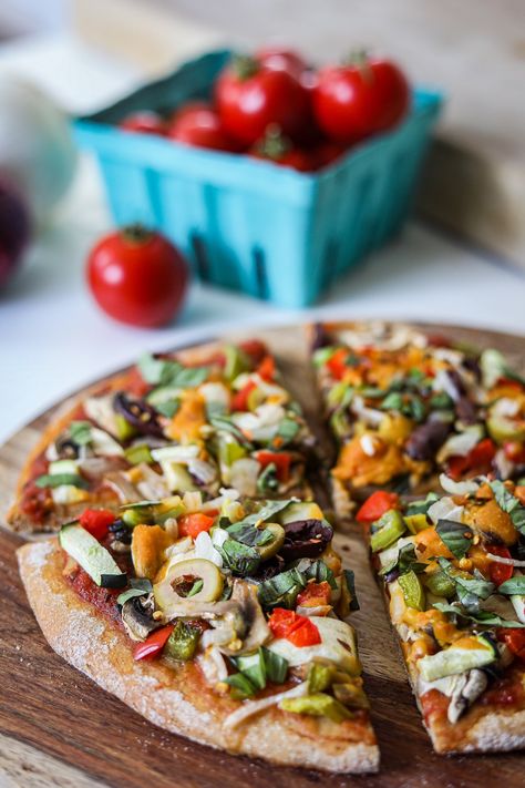 Easy Vegan Pizza, Plant Based Pizza, Pizza Vegan, Egg Diet Plan, Baking Powder Uses, Boiled Egg Diet Plan, Boiled Egg Diet, High Carb, Vegan Pizza