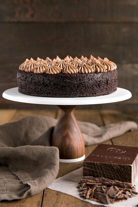 French Silk Cake Recipe, Cake Photography Ideas, Chocolate Cake Layers, Silk Pie Recipe, Super Moist Chocolate Cake, French Silk Pie, Chocolate Deserts, Silk Pie, Cake Layers