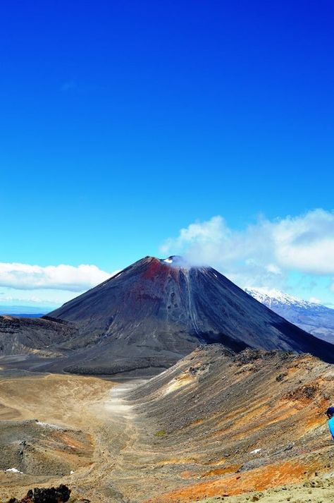 Tongariro Alpine Crossing, Tongariro Crossing, New Zealand South Island, South Island, Mini Paintings, Once In A Lifetime, Labour, Mount Rainier, Travel Ideas