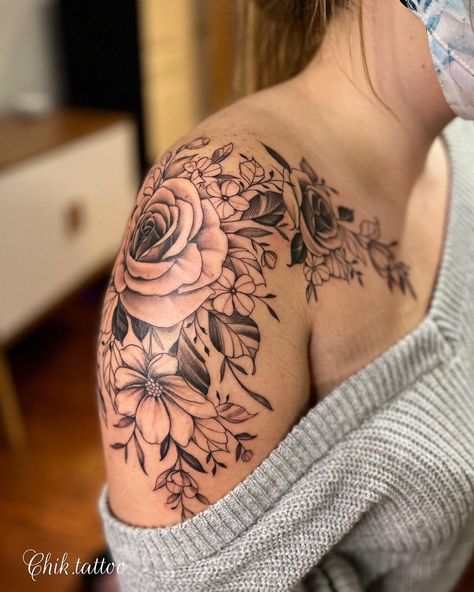 Steve on Instagram: “Tattoo de 5 hrs 😀😀😀” Tato Naruto, Tato Mandala, Feminine Shoulder Tattoos, Tato Maori, Women's Shoulder Tattoo, Shoulder Cap Tattoo, Shoulder Sleeve Tattoos, Girl Shoulder Tattoos, Tato Minimal