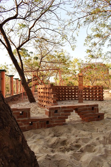 In January 2021, Diego Rivero Borrell from the TANAT studio was invited to do a 6-week residency at Casa Wabi. The approach was to carry out an art project for the children of the primary school of the brick community of Agua Zarca: Brick Playground, Eco Playground, Brick Art, Public Space Design, Public Architecture, Landscape Elements, Landscape And Urbanism, Chicago Architecture, Urban Furniture