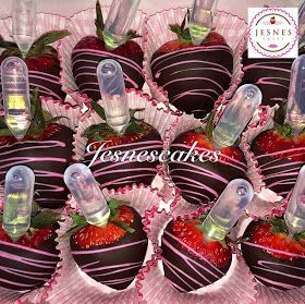 Alcohol Infused Chocolate, Drunken Candy Apples, Drunken Candy, Chocolate Covered Strawberries Gift, Infused Chocolate Covered Strawberries, Chocolate Dipped Strawberries Recipe, Dipped Strawberries Recipe, Adult Birthday Cake, Treat Box Ideas