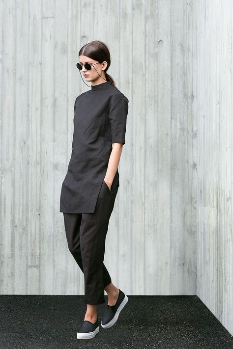 #sustainablefashion #naturalmaterials #linen #lookbook #minimalfashion #scandinavia #minimal #fashion #organic Kinfolk Style Fashion, Japanese Minimalism Fashion, Minimalist Summer Fashion, Summer Minimal Outfit, Kinfolk Style, Minimal Clothes, Minimalist Fashion Summer, Tech Clothing, Outfit Minimalist