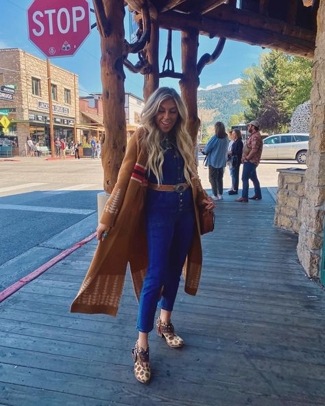 Brought out all my fall favorites this weekend… yeehaw • #fall #wyoming #jackson #wyomingstyle #pendelton #rockandrolldenim #yeehaw #townsquare #lonetreeleatherworks Yee Haw, Lone Tree, Fall Favorites, I Fall, Rock And Roll, Bring It On, Leather