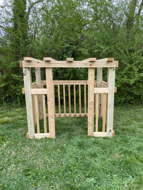 Diy Outdoor Playhouse, Playhouse Remodel, Diy Fort, Kids Clubhouse, Kids Playhouse Outdoors, Pallet Playhouse, Wood Playhouse, Wooden Box Diy, Diy Playhouse