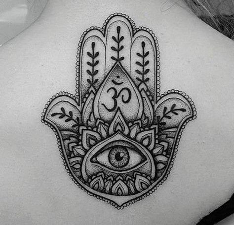 Tatt00 Ideas, Tattoo Main, Dotwork Tattoo Mandala, Hamsa Tattoo Design, Hamsa Hand Tattoo, Rib Tattoos For Women, Evil Eye Tattoo, Buddha Tattoo Design, Tattoo Apprenticeship