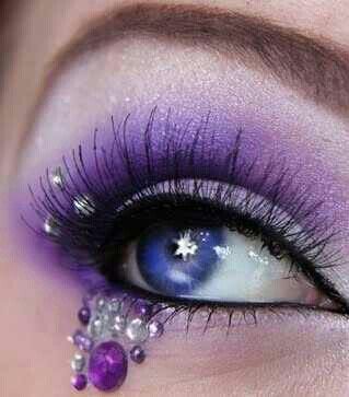 Purple tear eye.. My Little Pony Makeup, Makeup For Small Eyes, Pony Makeup, Make Up Designs, Bowie Art, Purple Eye Makeup, Crazy Eyes, Purple Eyeshadow, Creative Eye