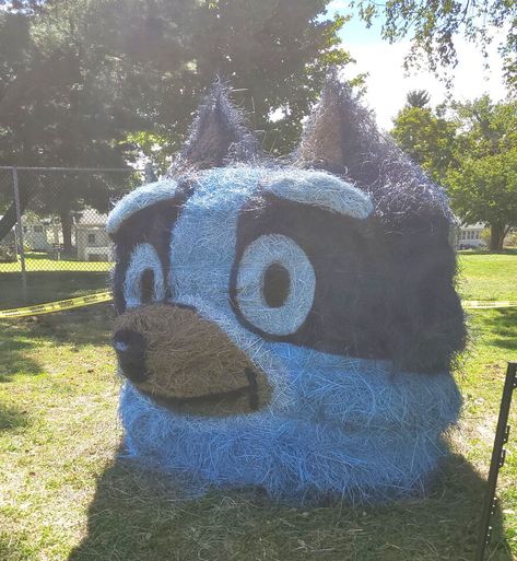 Hay Bale Sculpture, Halloween Hay Bale Ideas, Round Hay Bale Decorating Ideas, Halloween Hay Bale, Hay Bale Decorating Ideas, Hay Bale Decorations, Hay Bale Ideas, Hay Bale Art, Farm Ideas