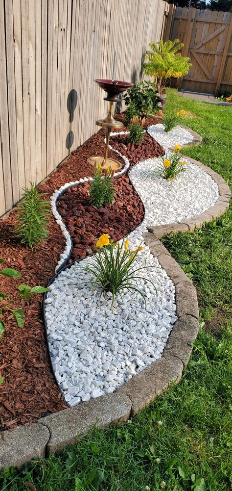 Pebble Landscaping, Pebble Garden, Side Yard Landscaping, Front Garden Landscape, Small Front Yard Landscaping, Rock Garden Design, Front Yard Garden Design, Garden Decor Ideas, Garden Area