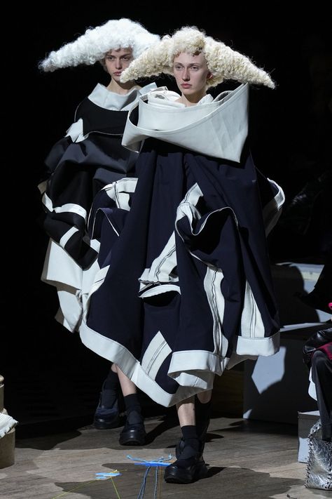 Comme Des Garcons Runway, Rei Kawakubo Comme Des Garcons, Fur Skirt, Japanese Fashion Designers, Fall 2023 Ready To Wear, Abstract Fashion, 2023 Ready To Wear Collection, Rei Kawakubo, 2023 Ready To Wear