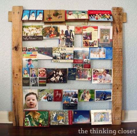 Pallet Christmas Photo Display by The Thinking Closet Christmas Photo Display, Christmas Card Holder Display, Christmas Card Display, Pallet Christmas, Pallet Creations, Pallet Crafts, Ornament Tutorial, Photo Display, Wood Pallet Projects