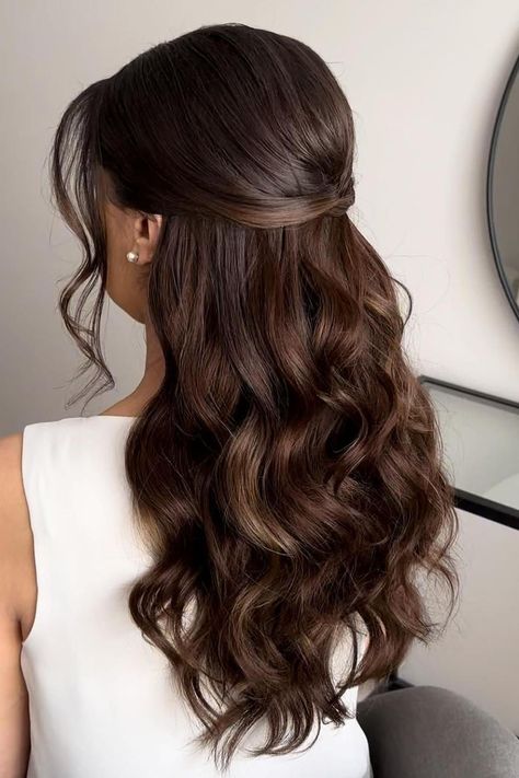 Twisted Half-Up Hairstyles: Romantic and Whimsical Styles for a Dreamy Vibe Half Pony Hairstyles, Galaxy Hair Color, Pony Hairstyle, Hairstyles Romantic, Half Pony, Half Up Half Down Short Hair, Summer Brunette, Bridal Hair Down, Pony Hairstyles