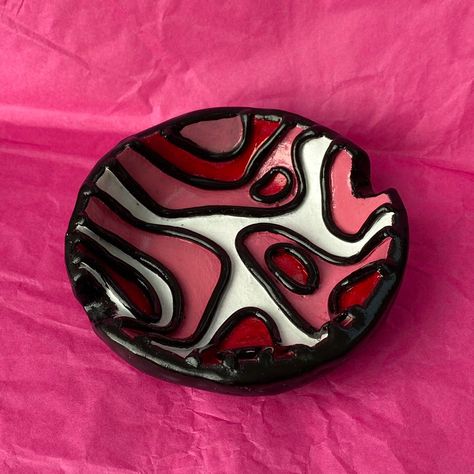 Clay Ashtray Ideas, Ashtray Clay, Sculpture Art Clay, Clay Diy Projects, Keramik Design, Pottery Crafts, Ceramics Pottery Art, Ceramics Projects, Clay Jewelry Diy