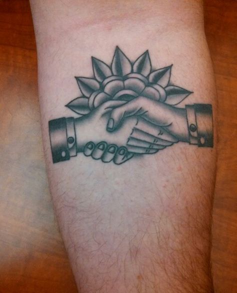 #tattoo #handshake #friendship #americantraditional #blackandgrey Shaking Hands Tattoo, Claddagh Tattoo, Traditional Tattoo Man, Tattoo Font For Men, Traditional Tattoo Sleeve, Pinky Swear, Shaking Hands, Hawaiian Tattoo, Sun Tattoos