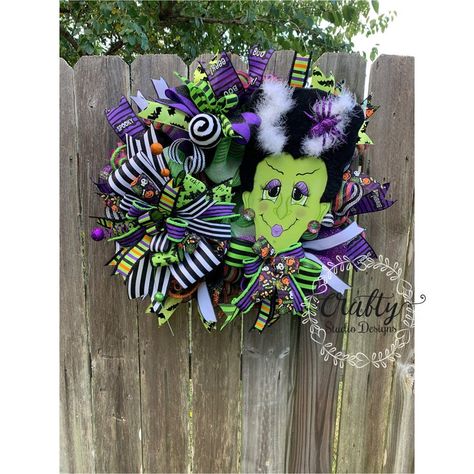 Frankenstein Wreath, Beautiful Spiders, Shabby Wreath, Spiders Webs, Fall Festival Decorations, Fall Porches, Fall Diys, Chic Halloween Decor, Pumpkin Diy