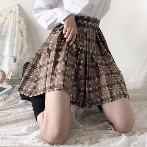 Japanese Preppy, Brown Plaid Skirt, Minimal Stil, Soft Girl Style, Skirt School, Preppy Mode, Dark Academia Clothing, Aesthetic Clothing Stores, Academia Outfits