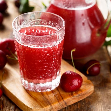 Homemade Cherry Juice, Tart Cherry Juice Benefits, Cherry Juice Benefits, Antioxidant Juice, Drinking Vinegar, Tart Cherry Juice, Sleepy Girl, Cherry Recipes, Cherry Juice