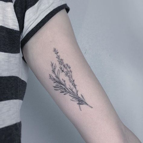 Rosemary Tattoo, Herb Tattoo, Pretty Flower Tattoos, Tattoo Son, Back Of Arm Tattoo, Hippie Tattoo, Verse Tattoos, Brush Tattoo, Tatoo Inspiration