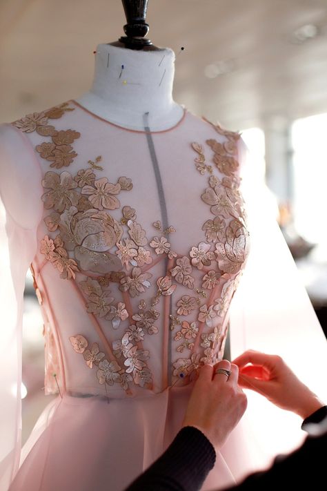 Fashion Design Inspiration, Baju Kahwin, Collection Couture, Ralph Russo, Ralph And Russo, Couture Mode, 자수 디자인, Couture Details, Couture Sewing