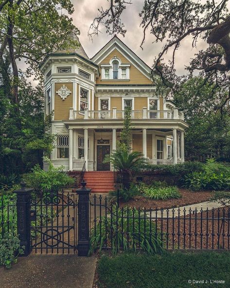 New Orleans Mansion, Queen Anne Victorian House, Nouvelle Orleans, New Orleans Architecture, Queen Anne House, Sims 4 House Plans, New Orleans Homes, New Orleans Travel, Nyc Life