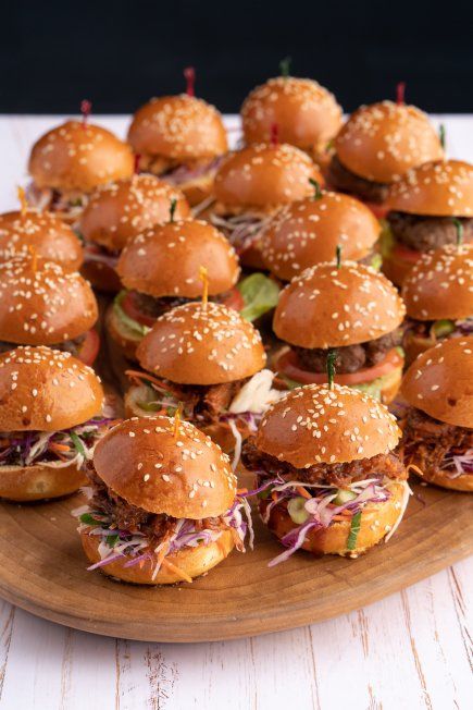 Mini Sandwiches Display, Mini Pulled Pork Sandwiches, Mini Pork Sliders, Pulled Pork Slider Bar Ideas, Pulled Pork Birthday Party, Aussie Bbq Ideas, Burger Catering Ideas, Finger Food Engagement Party, Mini Pulled Pork Sliders